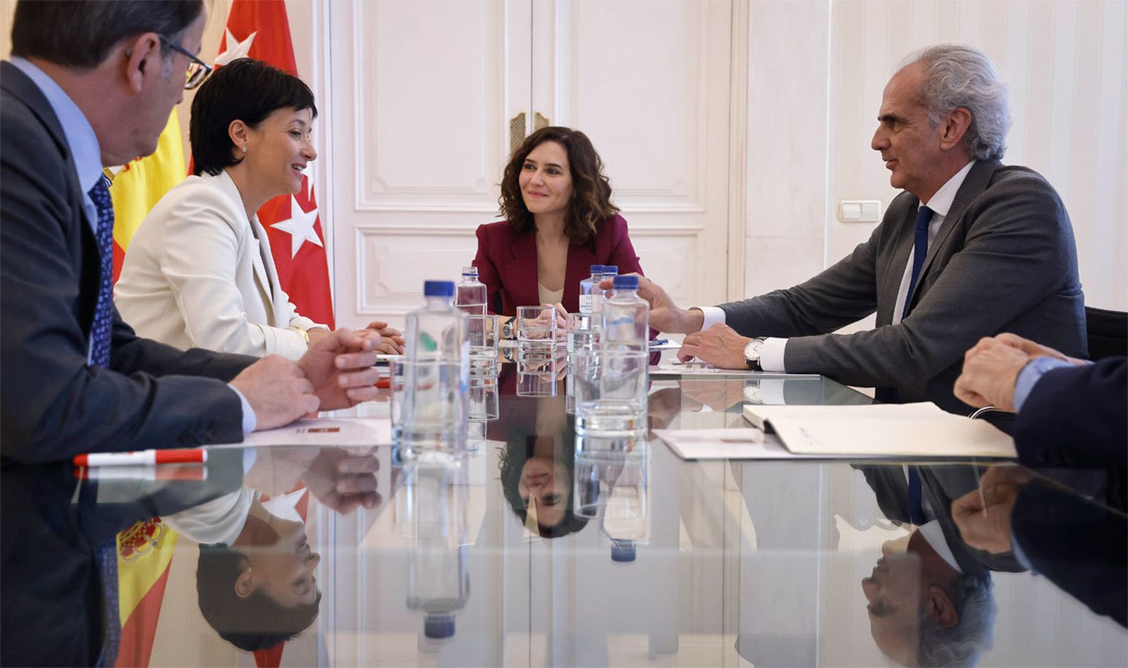 Díaz Ayuso se reúne con la Fundación Luzón para avanzar en la creación del primer centro público de ELA