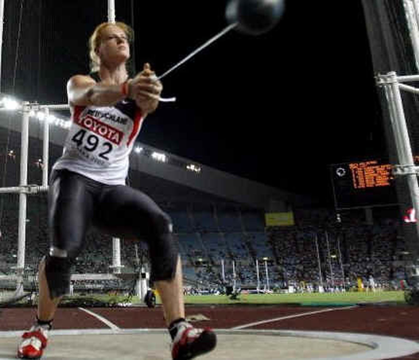 La atleta alemana Betty Heidler batió el récord mundial con 79,42 metros