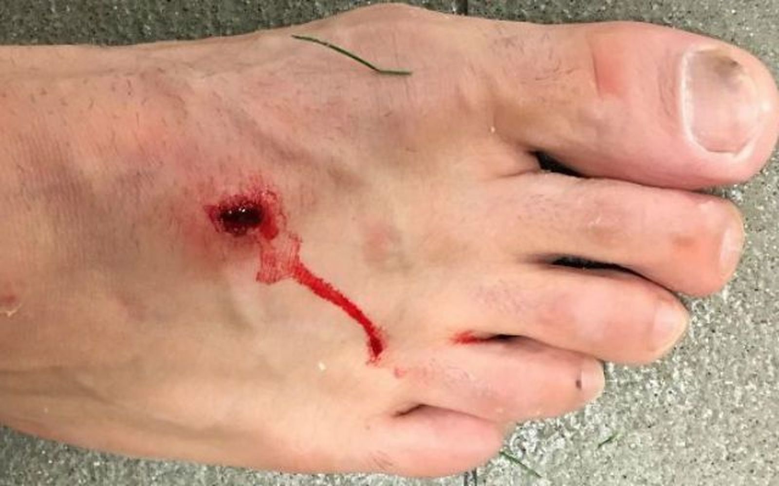 Filipe Luis muestra el 'recuerdito' que le dejó Luis Suárez