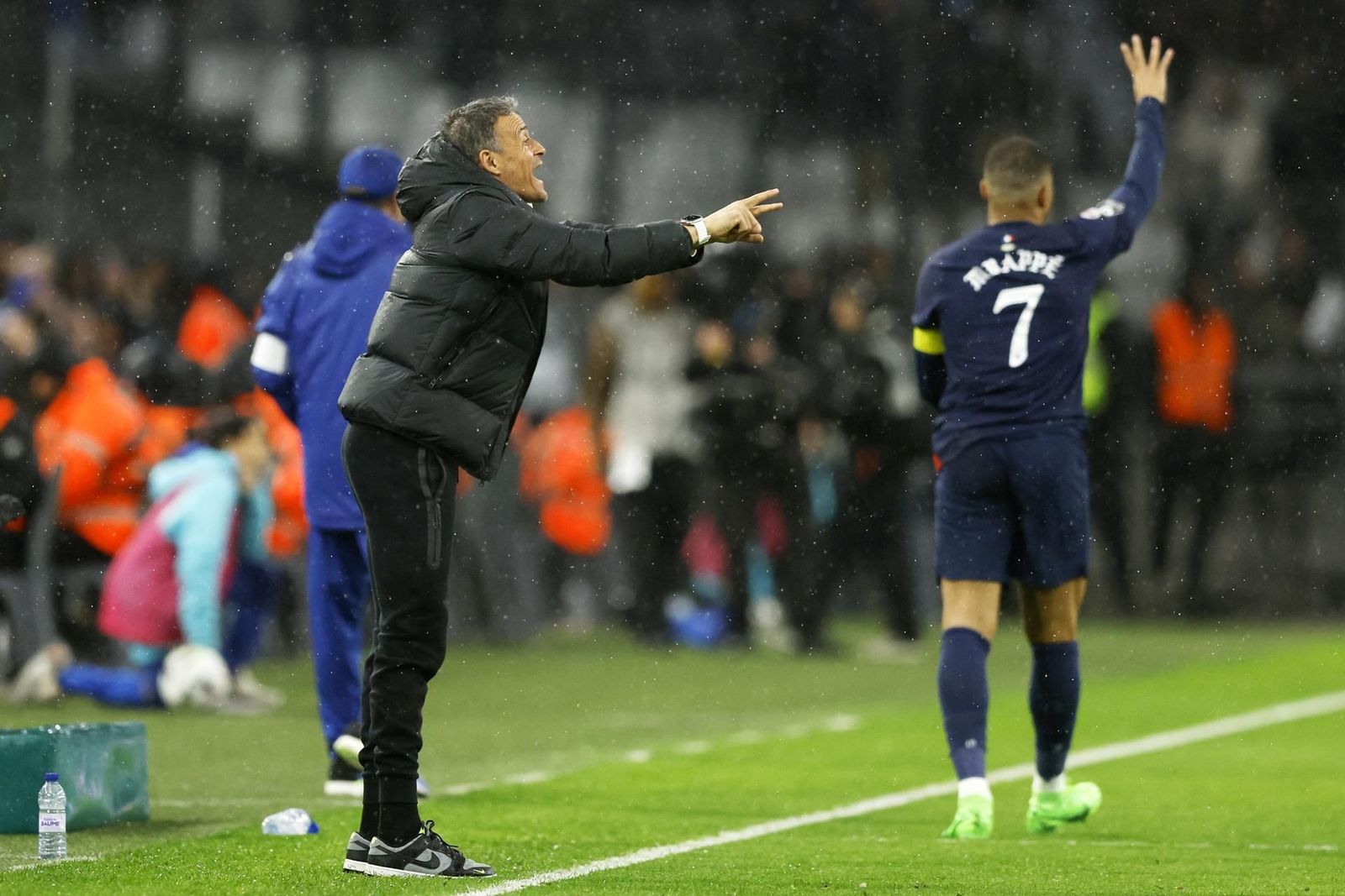 Luis Enrique dice que es "mentira" que Mbappé le insultase