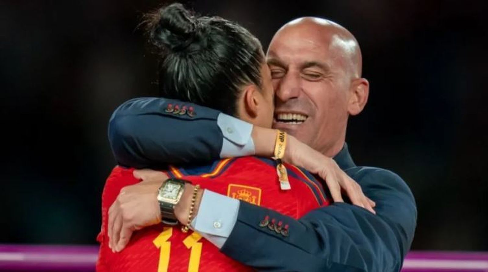 Polémica por el beso de Rubiales a Hermoso