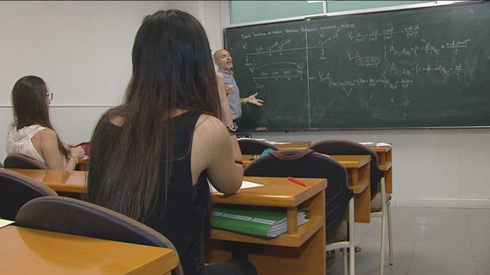 Retiran la pensión alimenticia a chica de 24 años por no aprovechar sus estudios