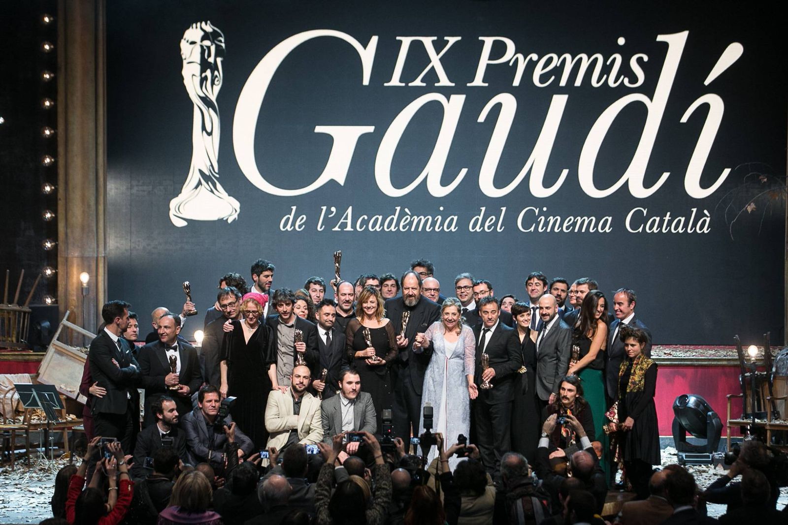Foto de los galardonados en los XI Premis Gaudí / ALBERT GARCIA (EL PAÍS).