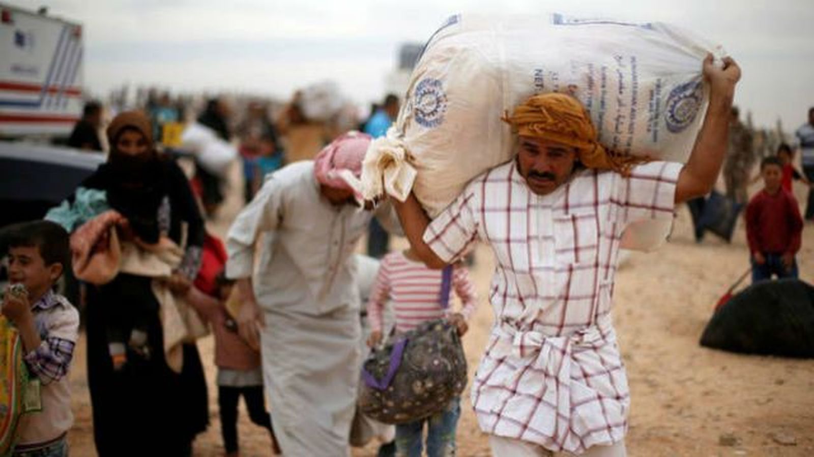 75.000 refugiados atrapados en tierra de nadie entre Jordania y Siria