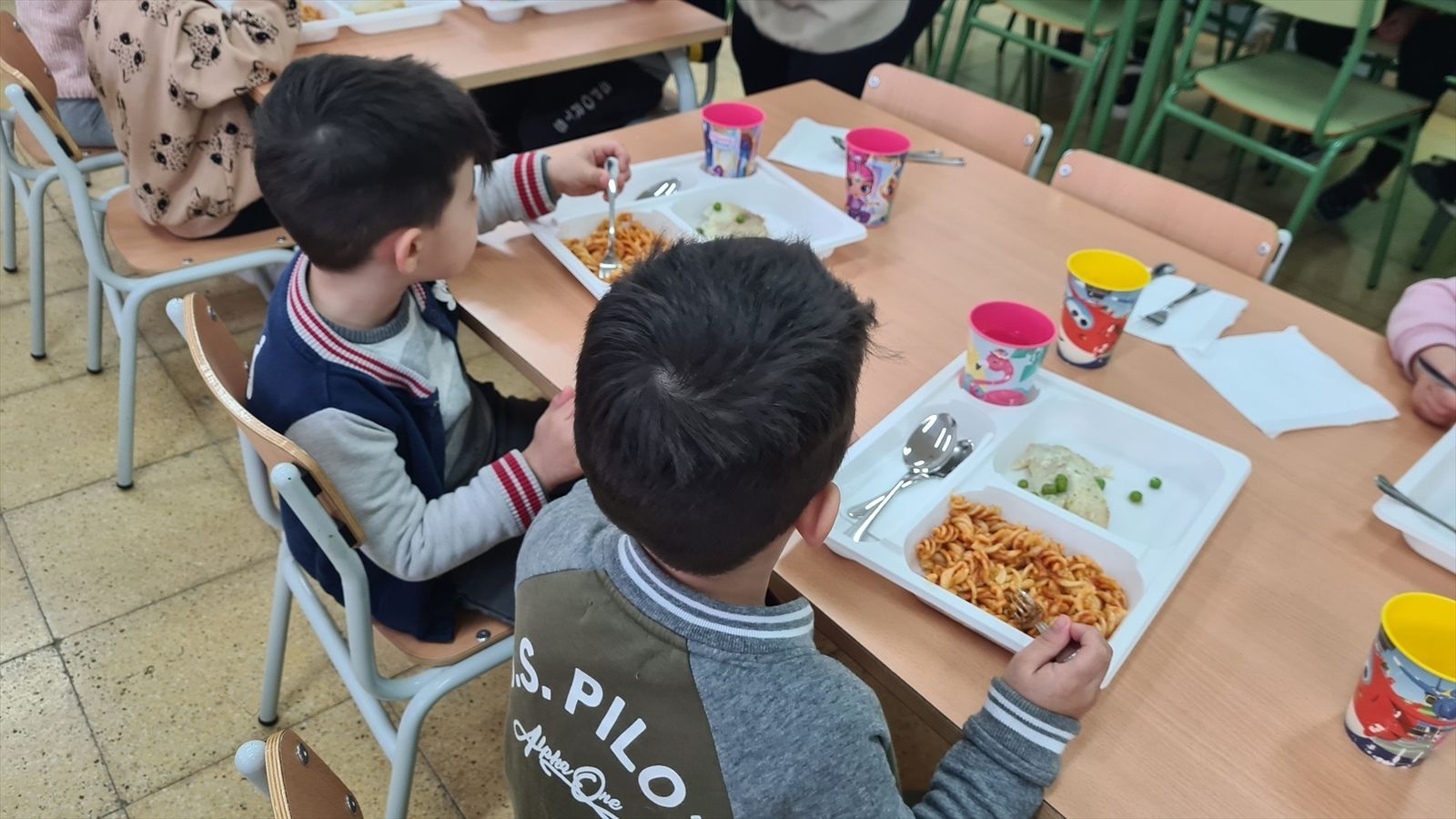 Madrid concede las becas comedor