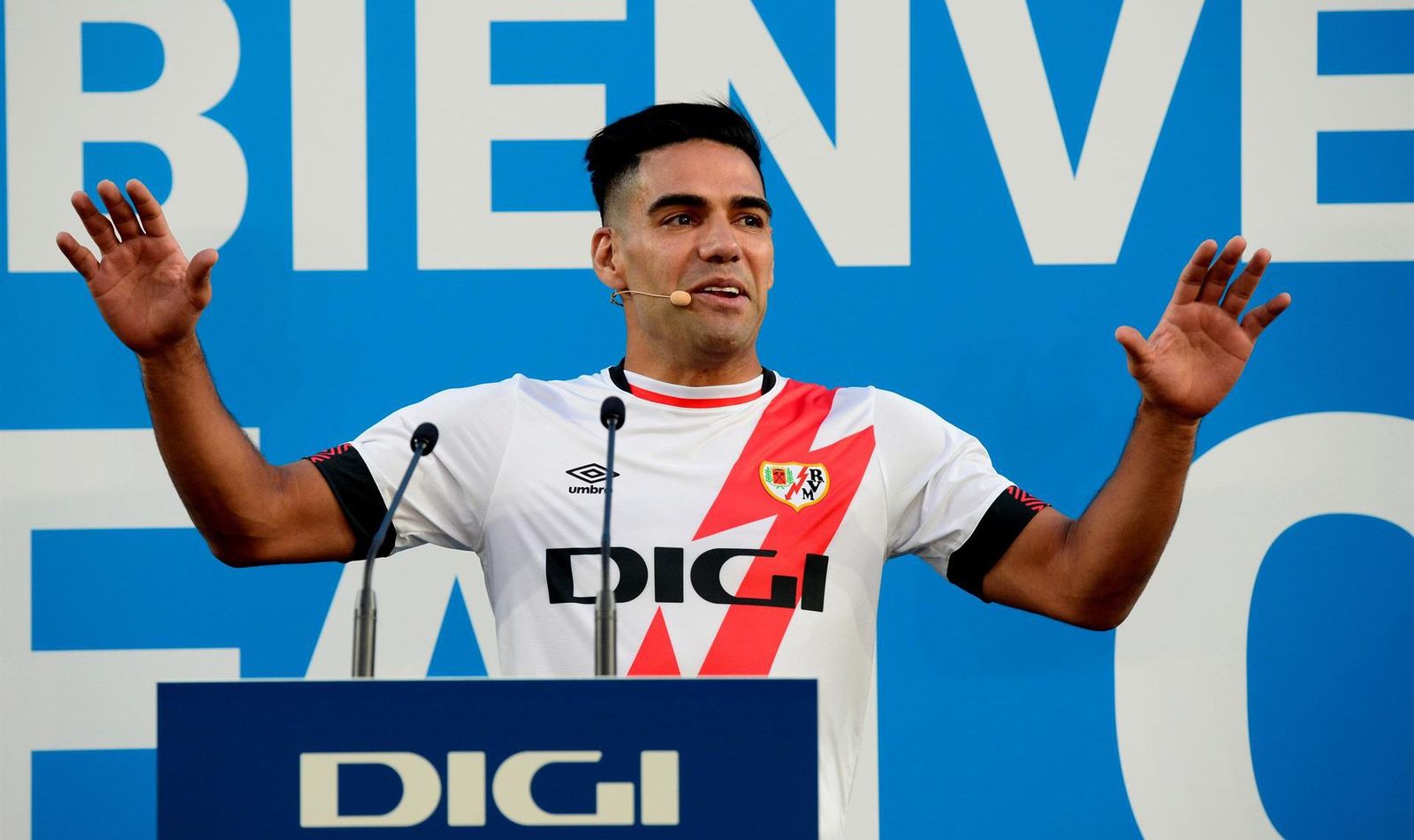 Vallecas se viste de fiesta para recibir a Falcao