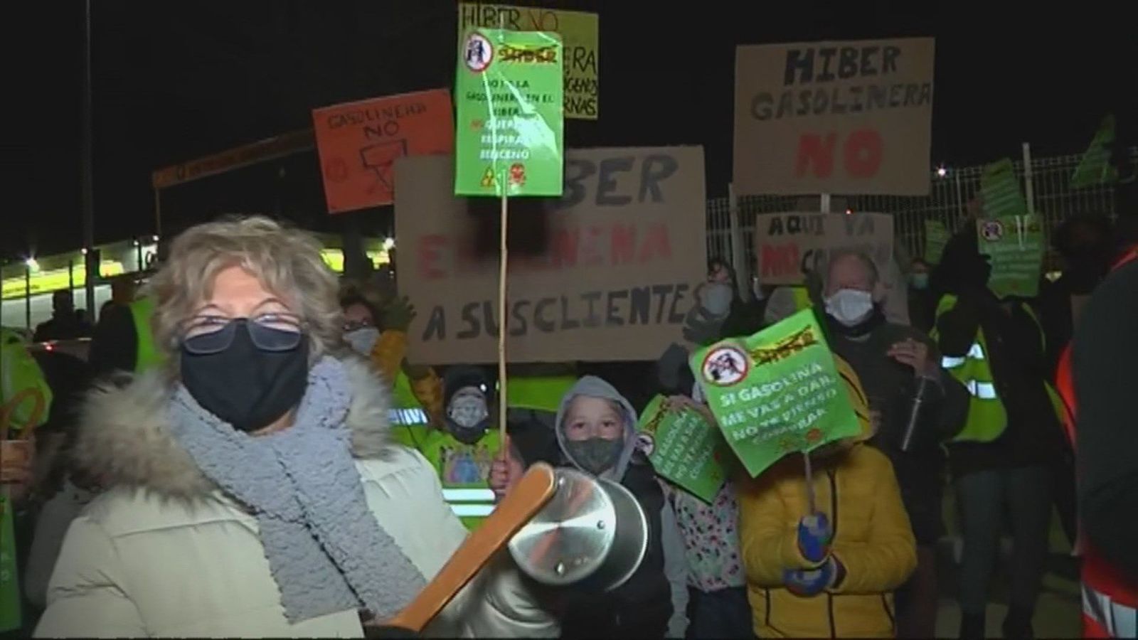 Los vecinos de Perales del Río se concentran contra la construcción de una gasolinera