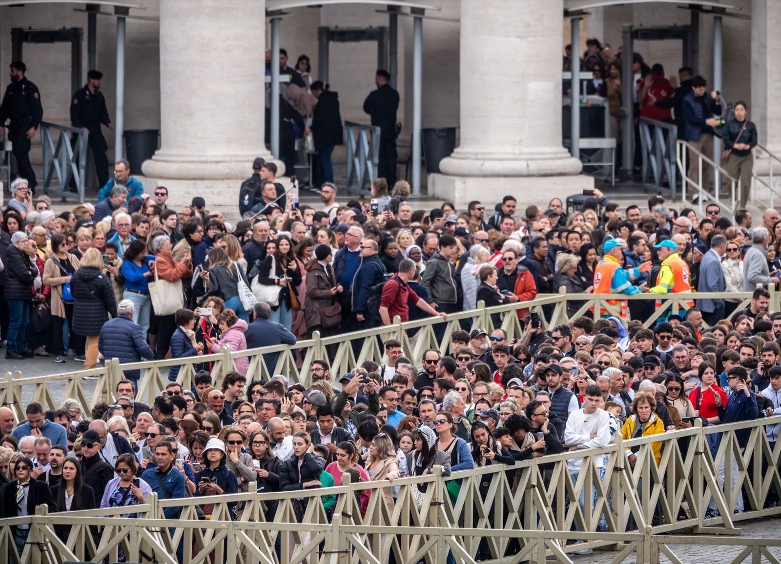 Unas 250.000 personas despidieron al Papa en la basílica de San Pedro