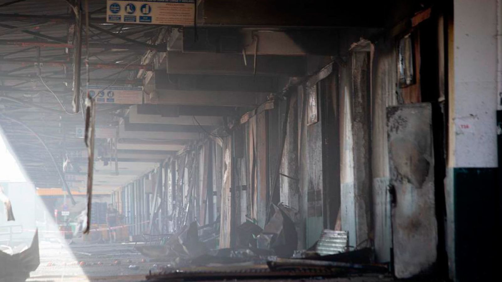 La nave de Mercamadrid afectada por el incendio de este sábado