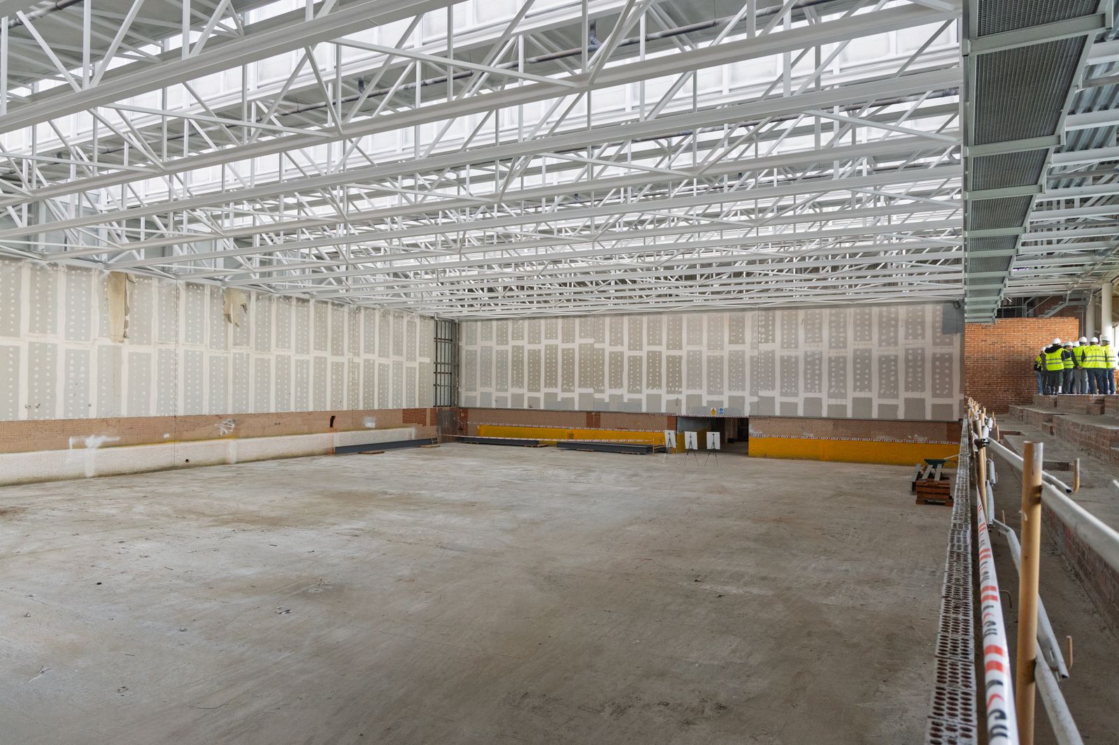 Interior del complejo deportivo Condesa de Chinchón de Boadilla del Monte en obras