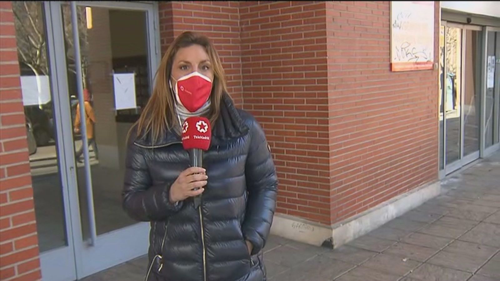 Los ladridos desesperados de una perrita salvan a un madrileño seminconsciente por una recaída de Covid