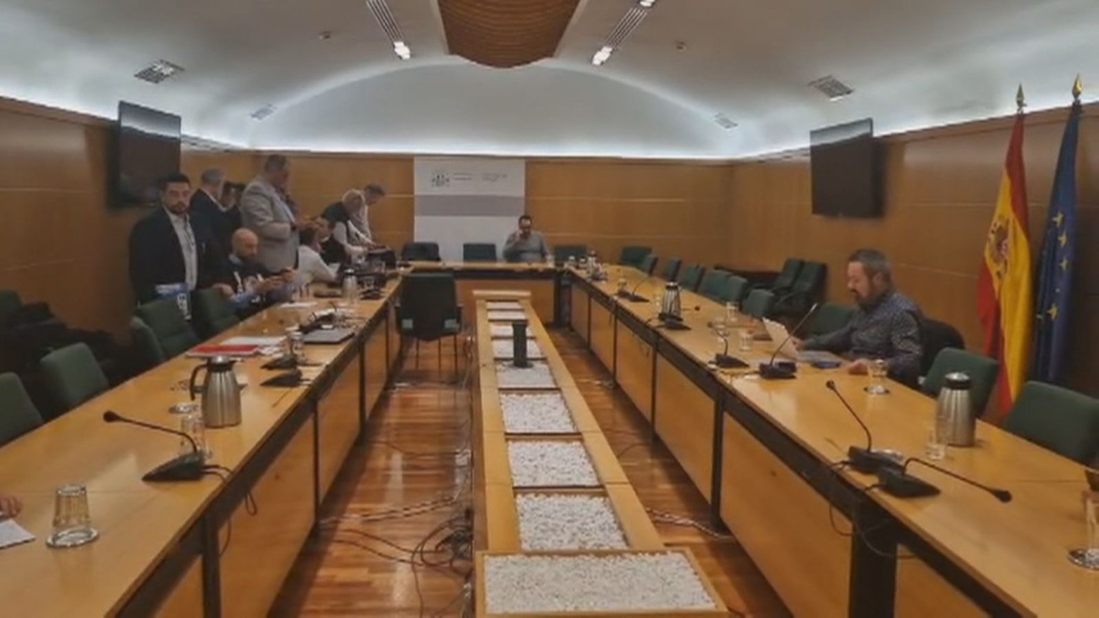 Encierro de policías en Interior