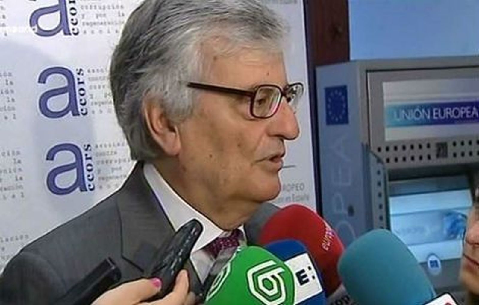 Torres-Dulces: "Lo que no está  en la Constitución no existe en la vida política de España"