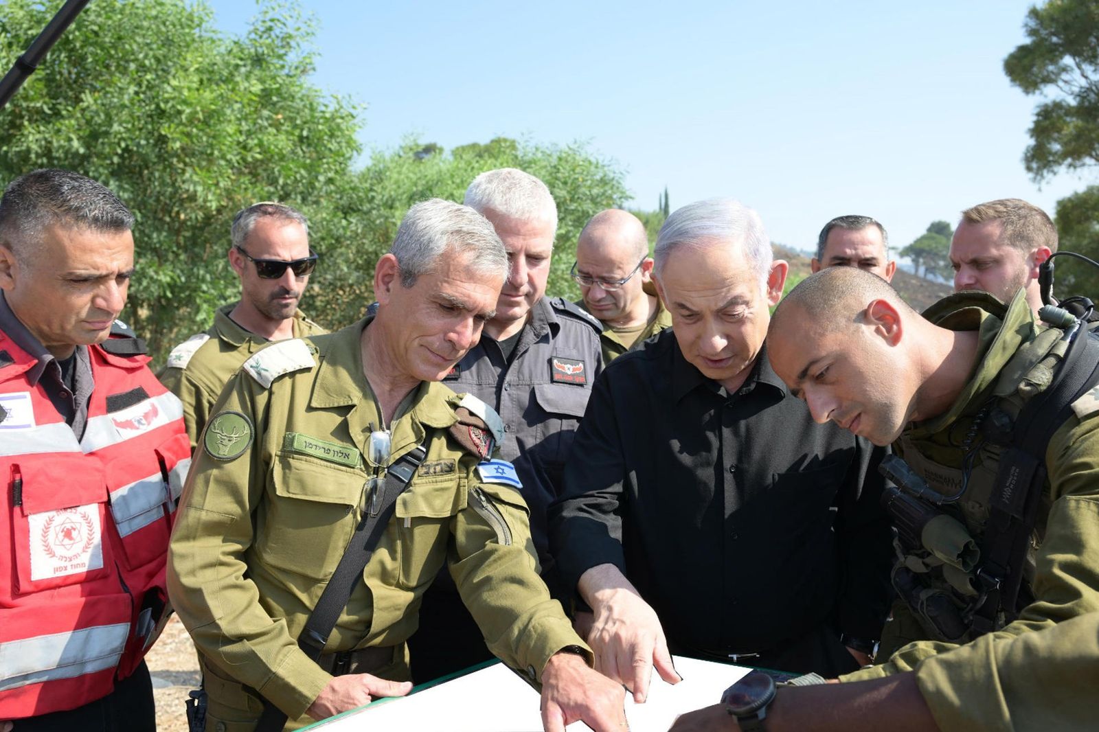 Netanyahu junto a su Ejército en el norte de Israel