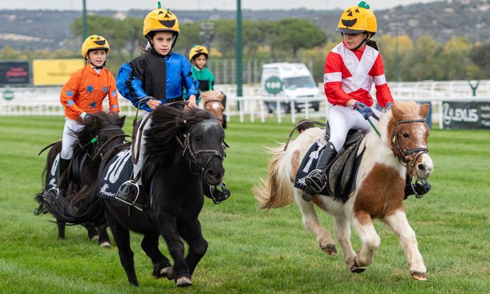 Juegos, talleres, paseos en poni.. y los Reyes Magos, todo para los niños en el Family Day del Hipódromo de Madrid