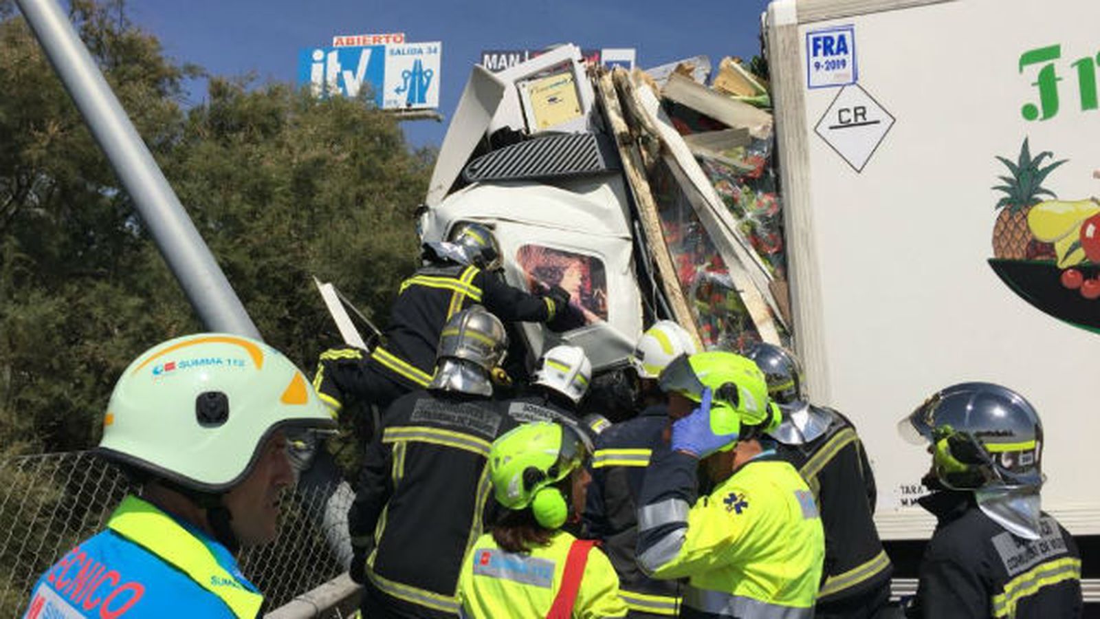 Se reabre un carril de la A-4 afectado por el accidente de camiones