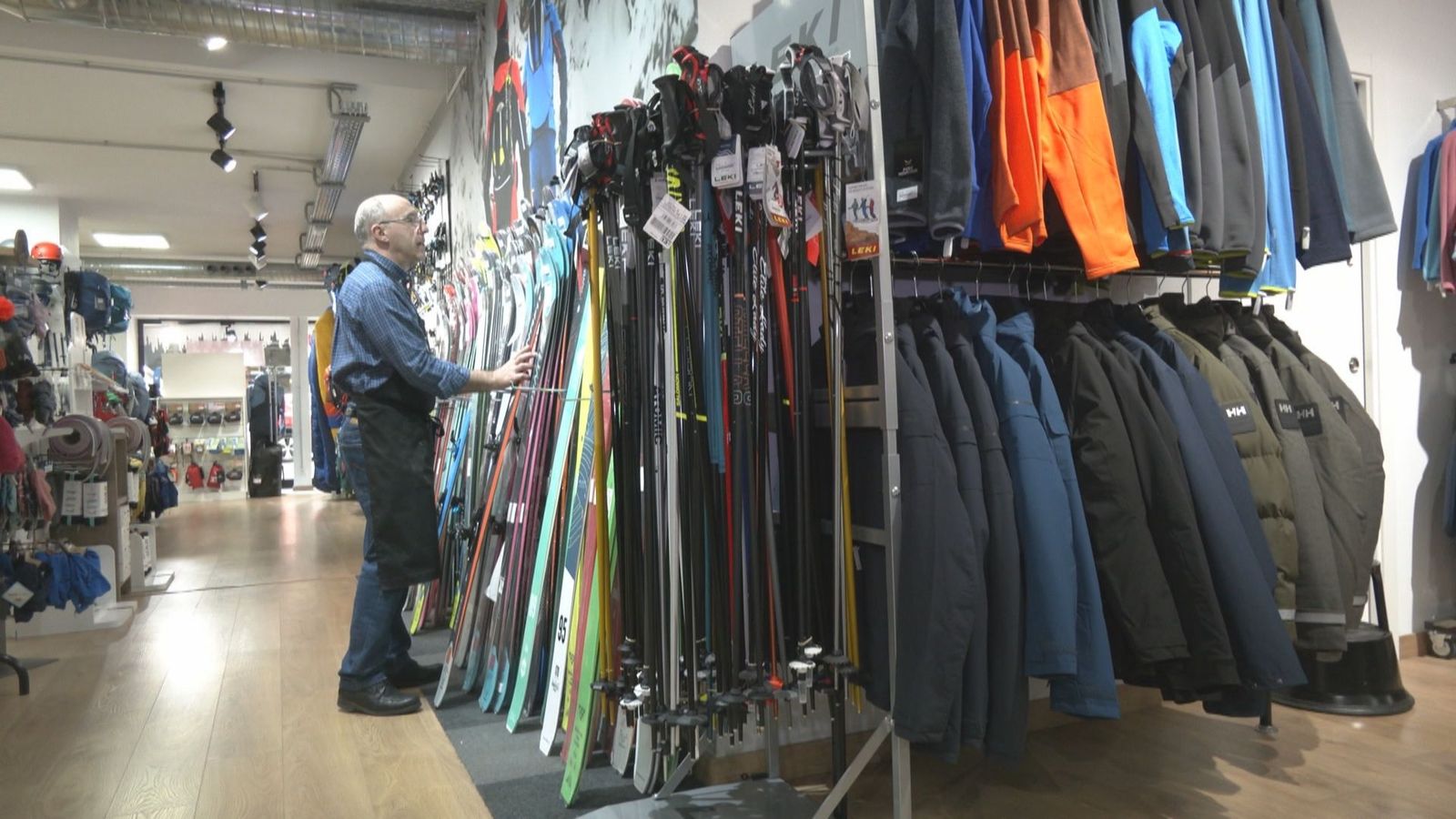 Las altas temperaturas afectan a la venta de ropa de invierno