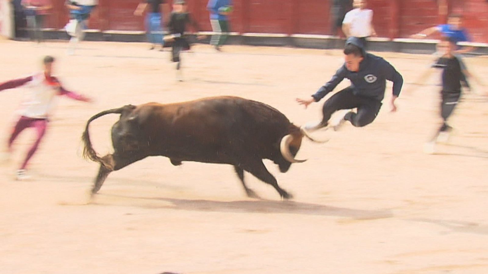Momento de tensión con un recortador en Colmenar de Oreja