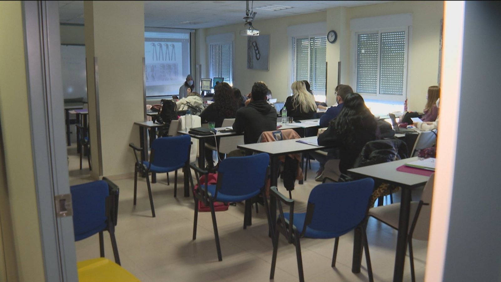 Formar a personas vulnerables para que ayuden a otros a través de su trabajo