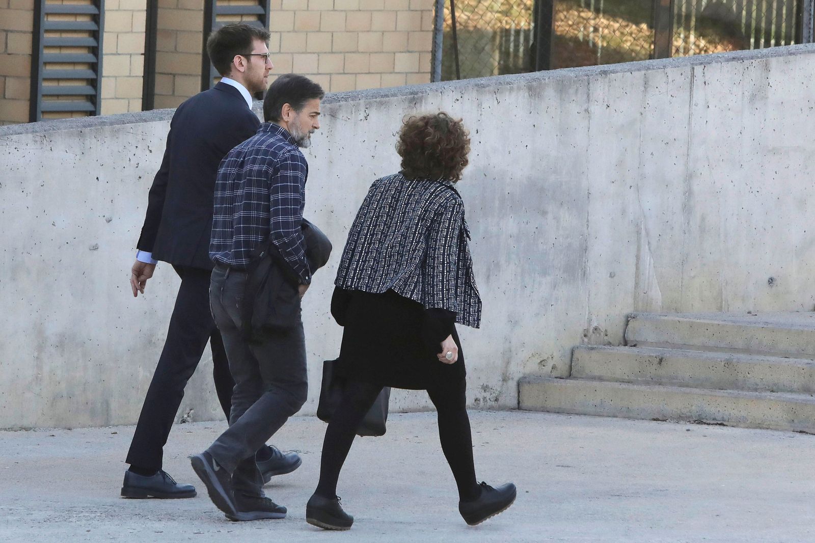 El exdirigente de CDC Oriol Pujol (c) abandona la cárcel de Brians 2