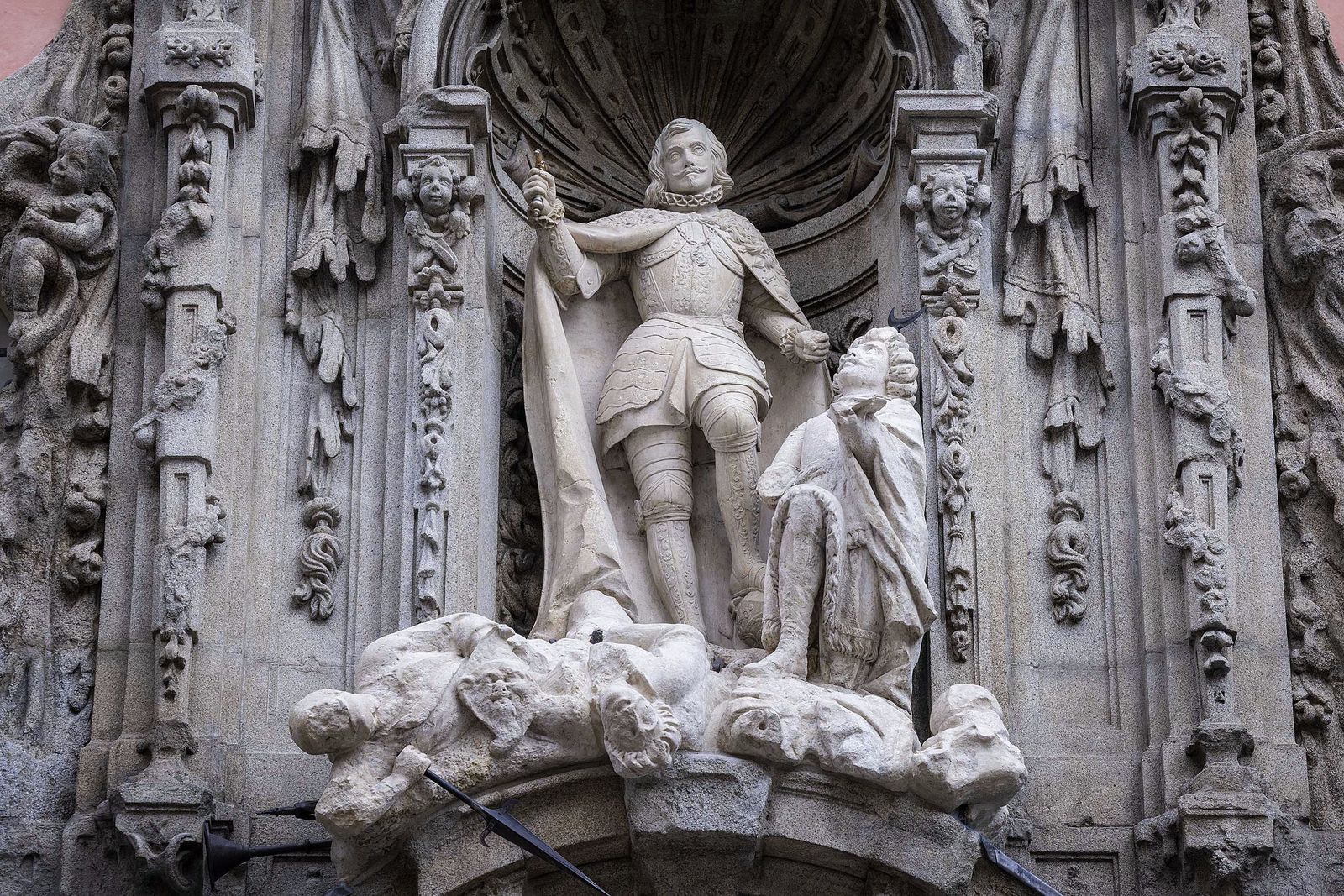 Detalle de la portada barroca del Museo de Historia de Madrid