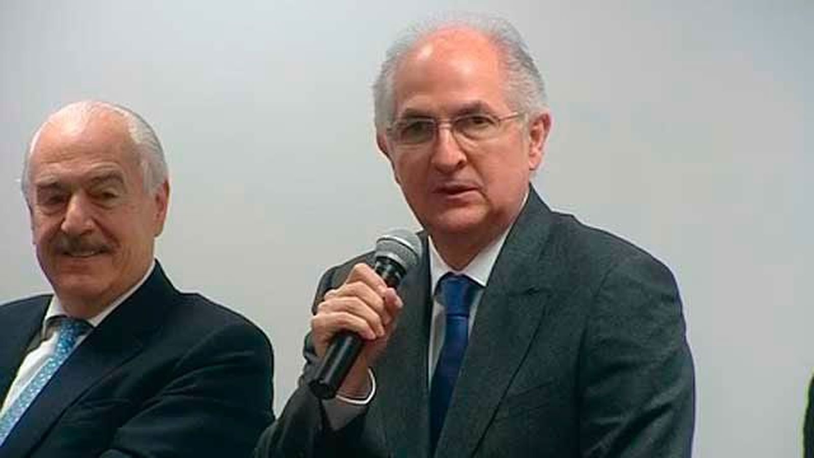 Ledezma: "Vengo a hablar de  la libertad, de la justicia y a lavar la bandera de Venezuela"