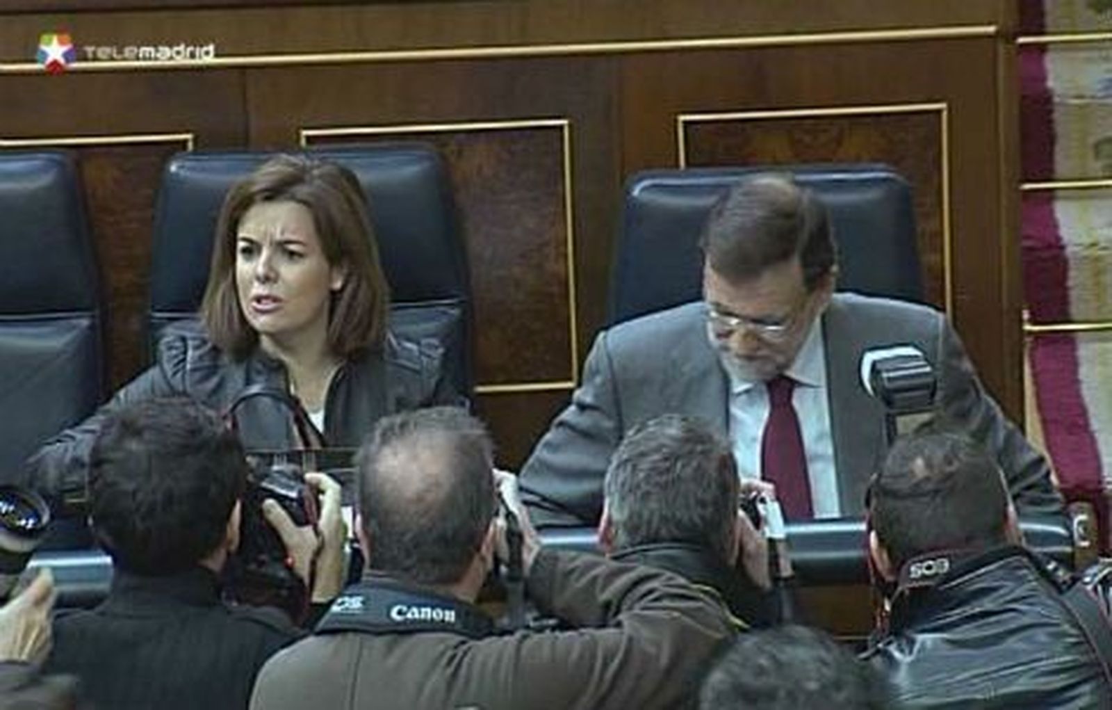 Rajoy y Rubalcaba se recomiendan "contundencia y ejemplaridad" contra la corrupción