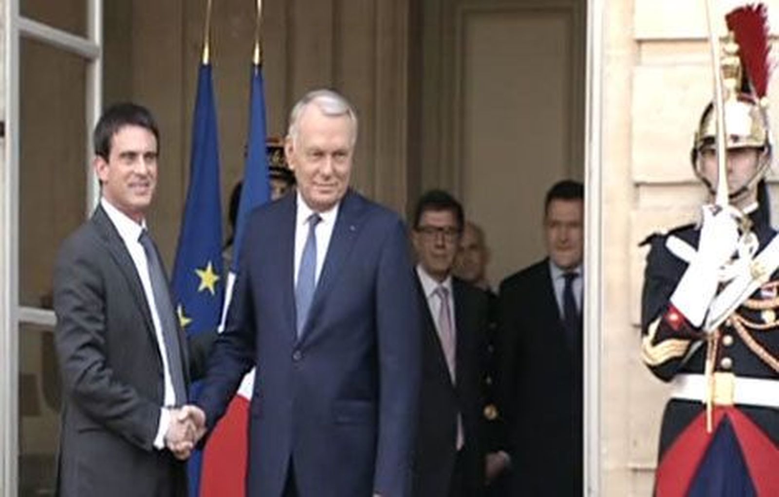 Valls asume como primer ministro francés