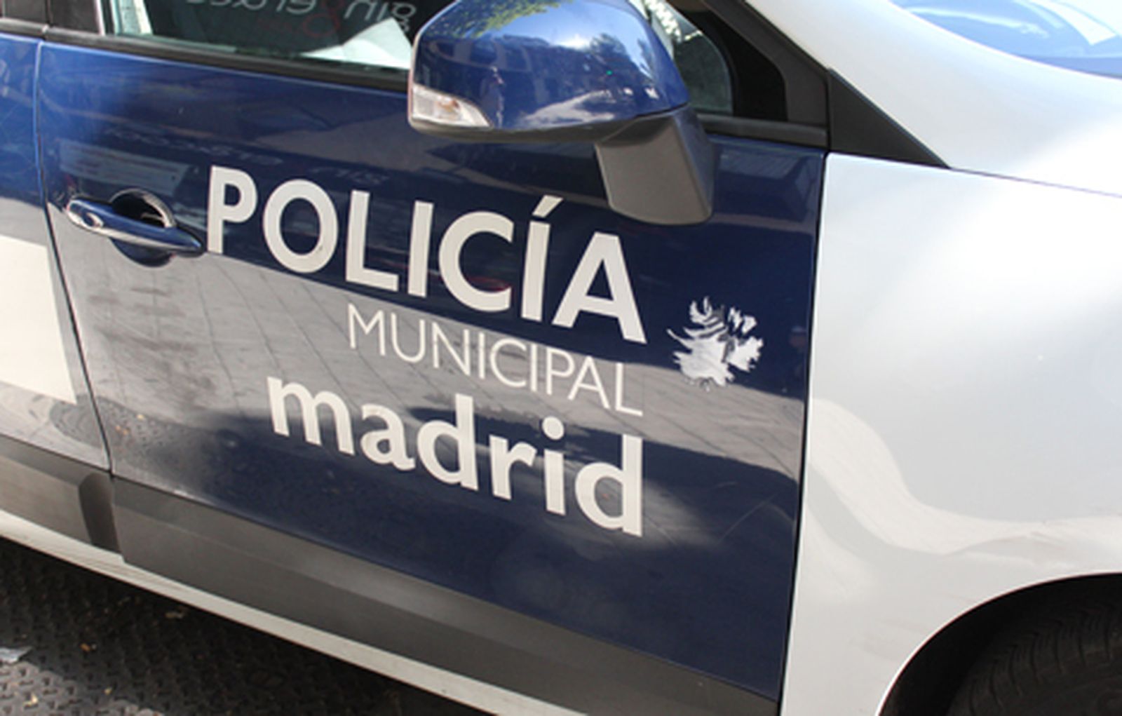 Policía Municipal recupera dos armas de un vehículo robado que se dio a la fuga en un control
