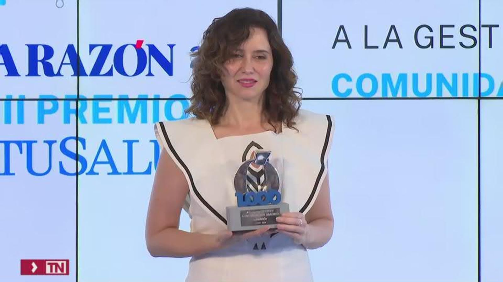 Ayuso pide agilizar la homologación de títulos extracomunitarios para solucionar la falta de médicos