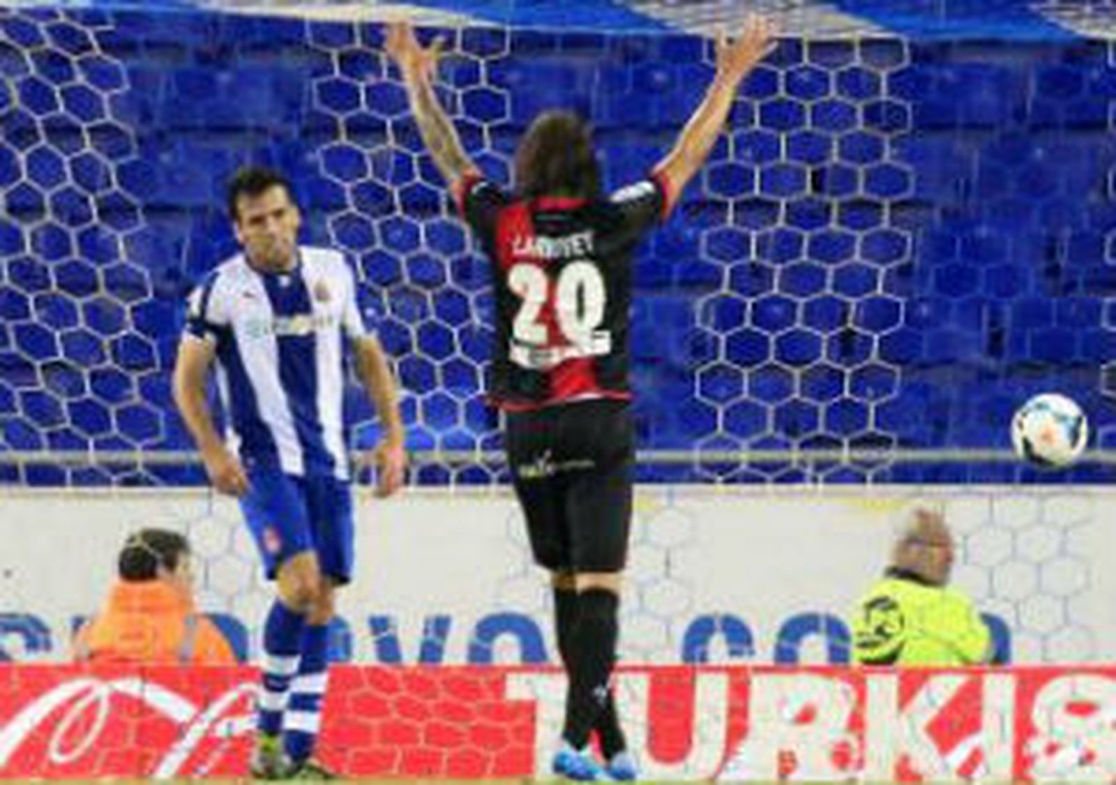 Larrivey, ante el Espanyol