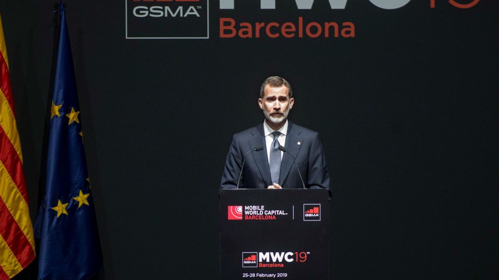 Felipe VI asegura ante Torra que España es una "democracia plena"