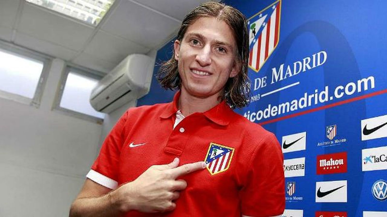 Filipe Luis recibe el alta y entra en la convocatoria ante el Arsenal