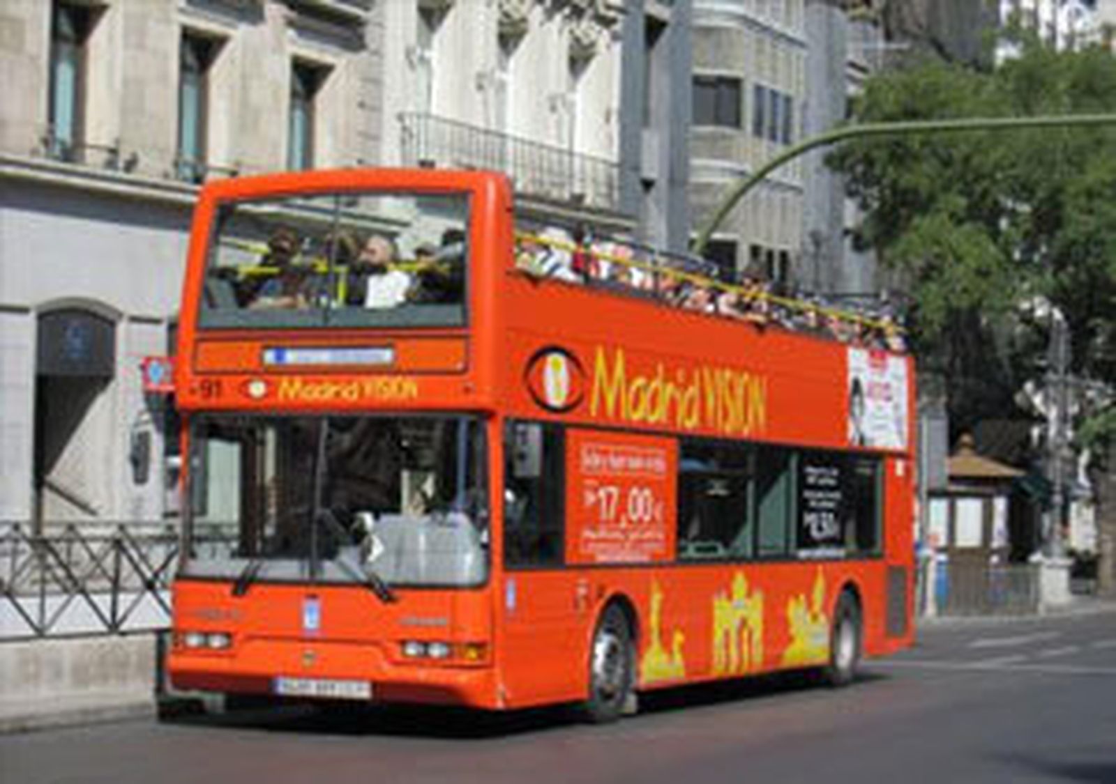 El bus turístico de la EMT amplía hasta las diez de la noche  su horario por el verano