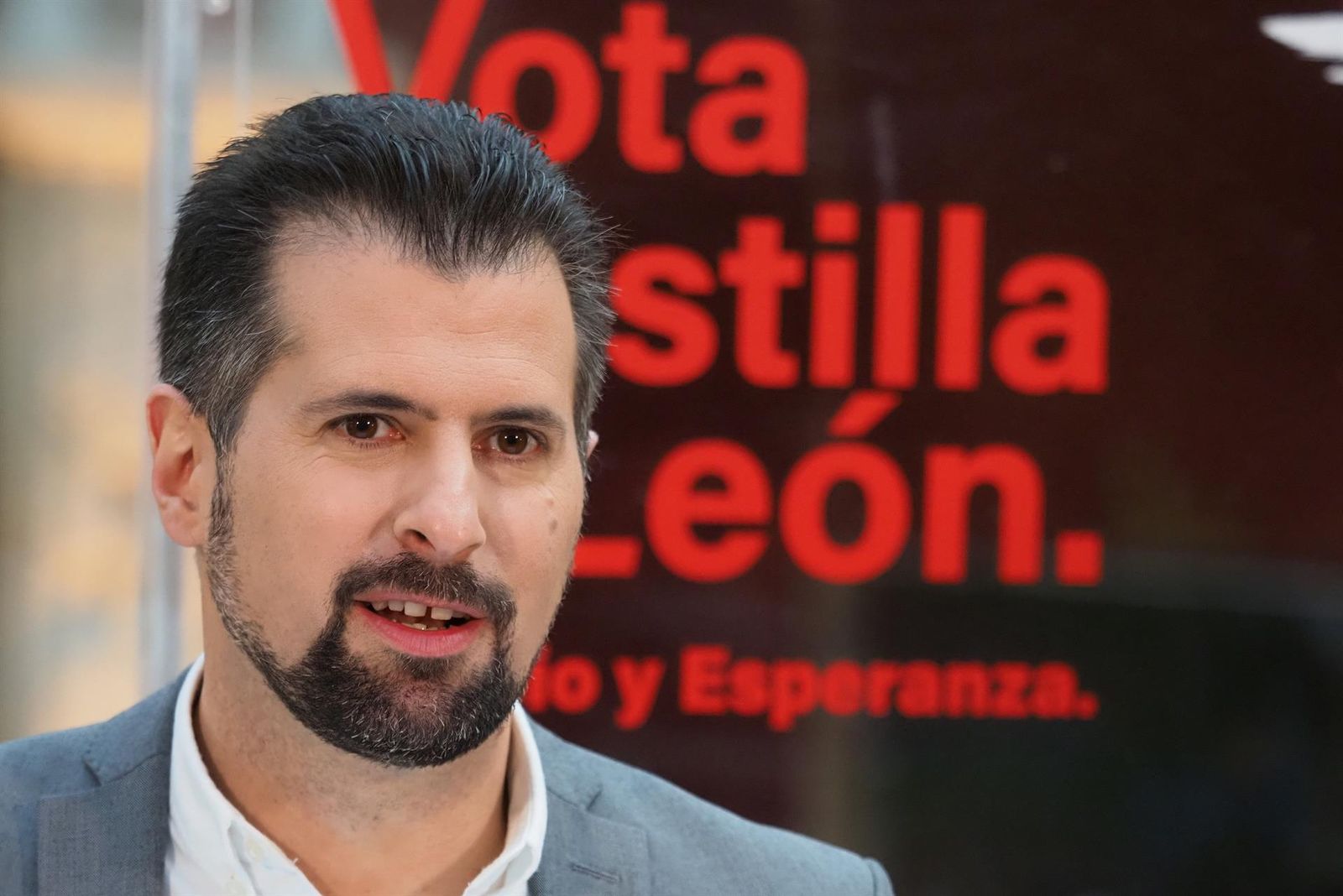 El candidato del PSOE a la Junta de Castilla y León, Luis Tudanca, hace balance de la campaña electoral en un hotel de Valladolid