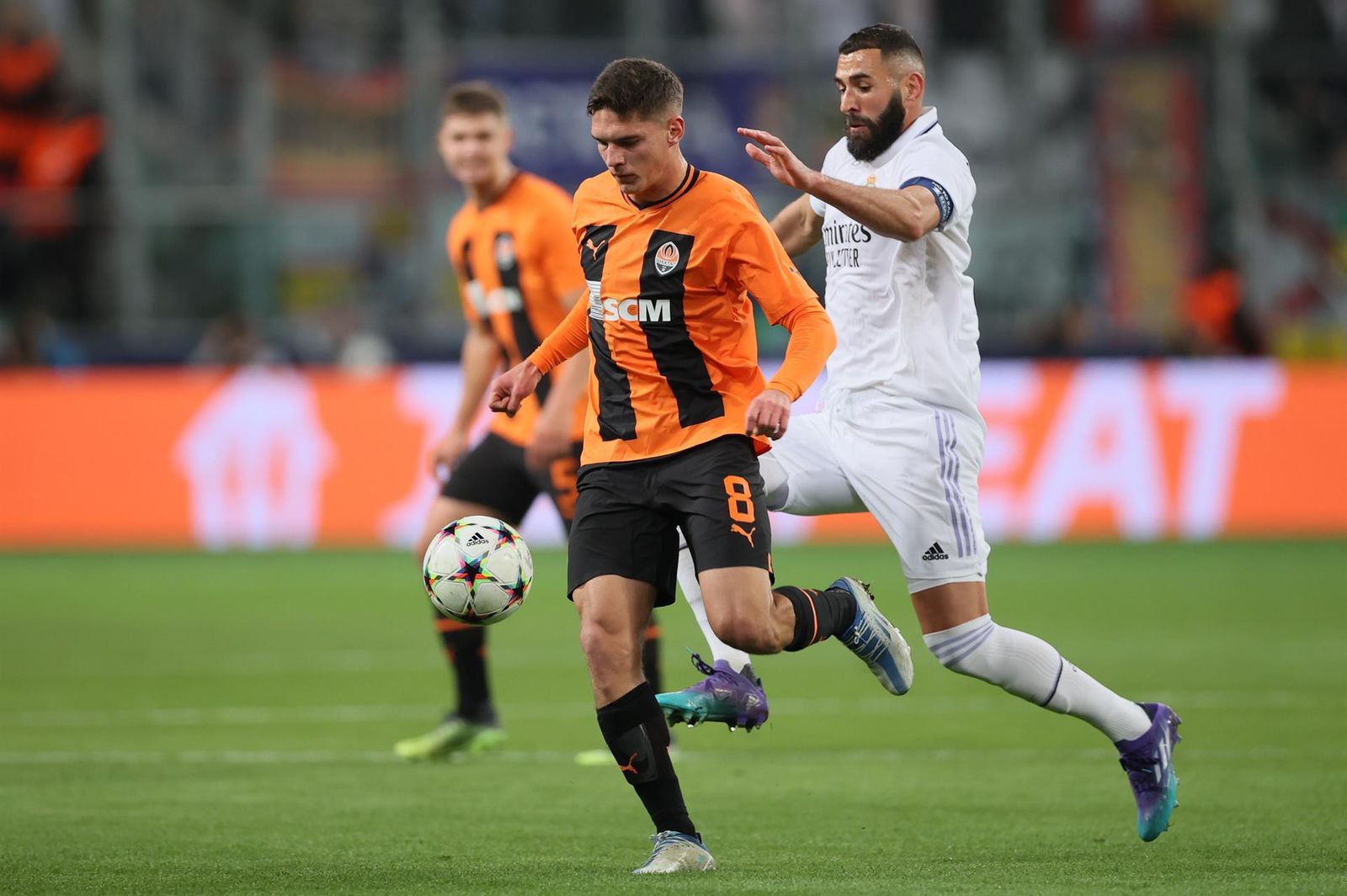 Benzema ante el Shakhtar