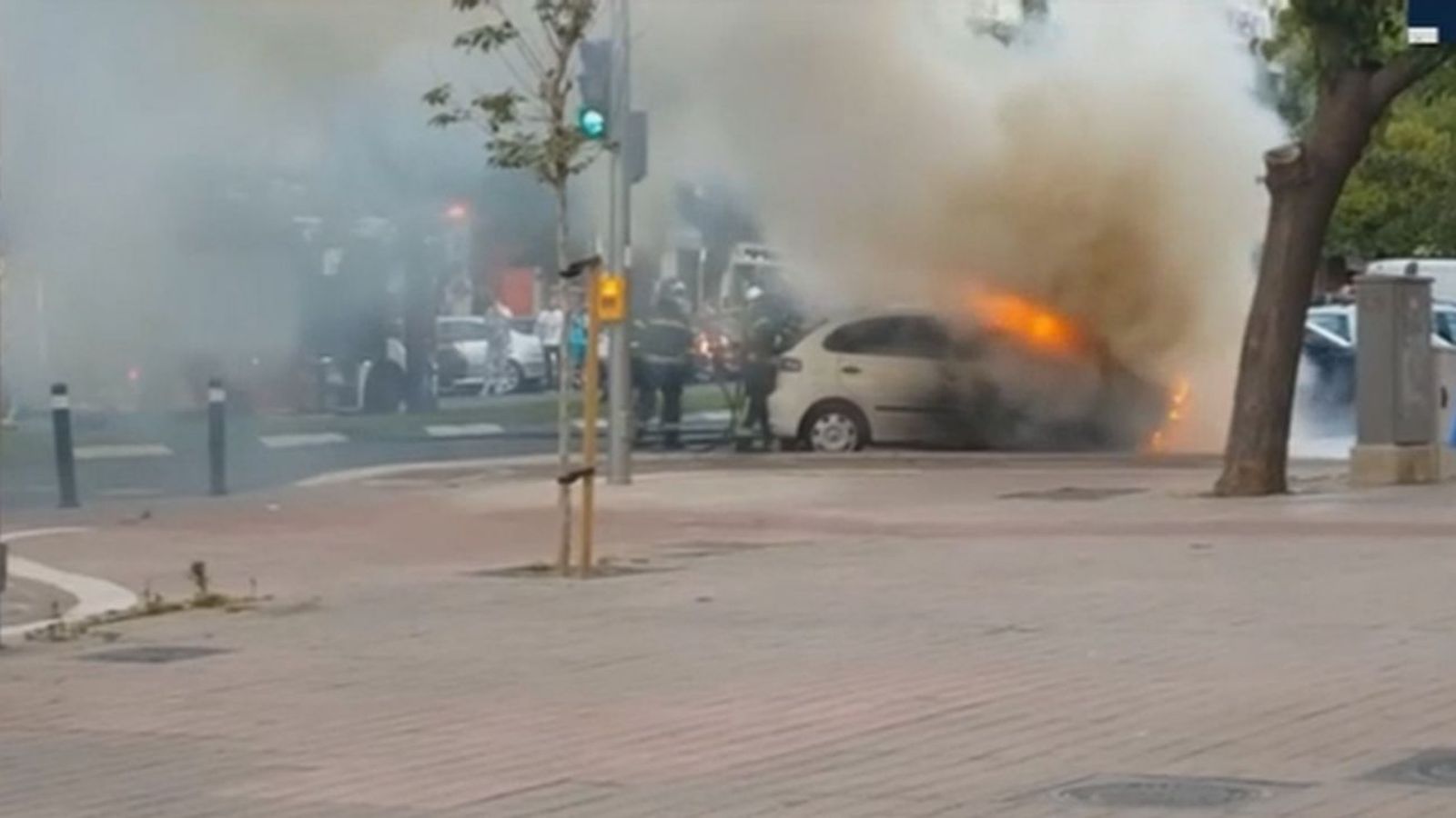 Hartos de la quema de contenedores en La Elipa