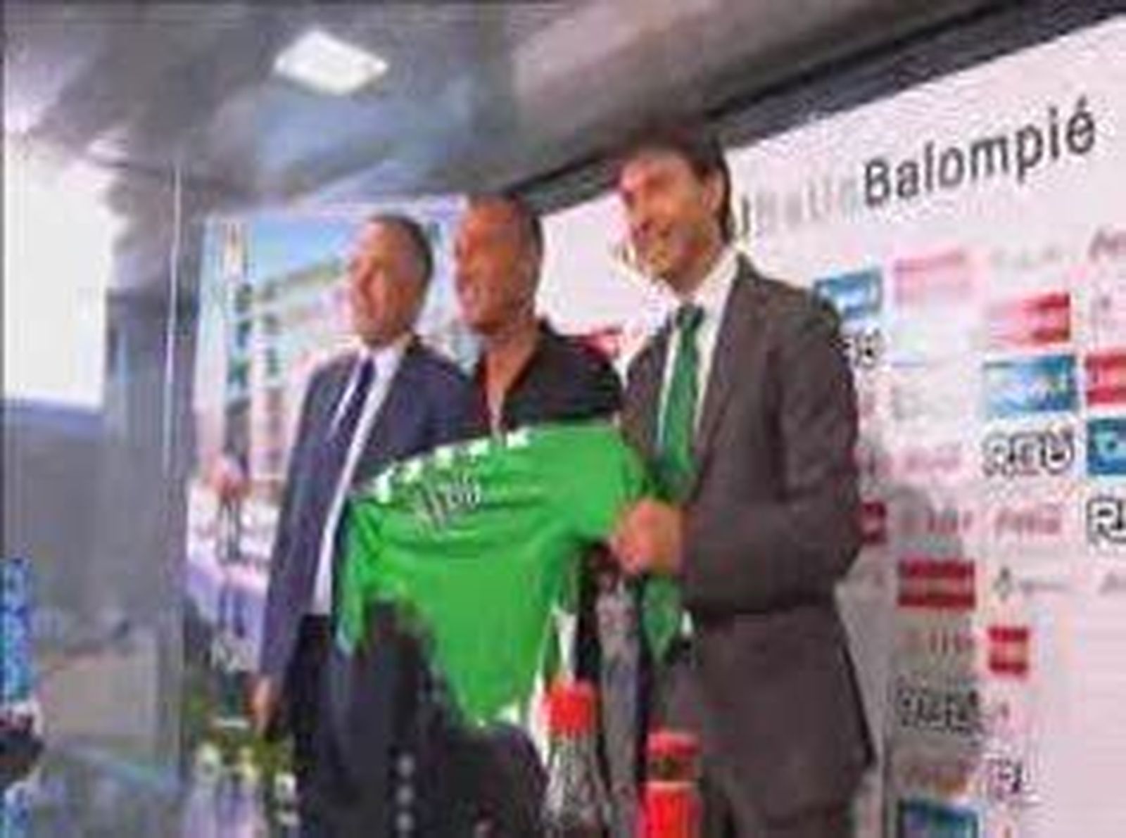 El Betis presenta a Mario Álvarez