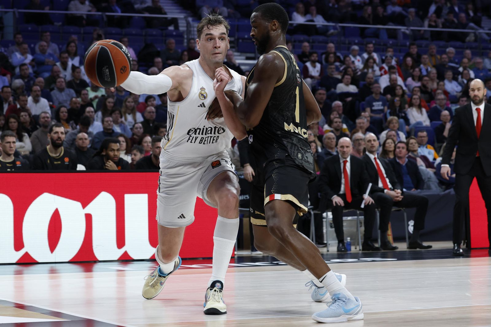 Hezonja ante el Mónaco