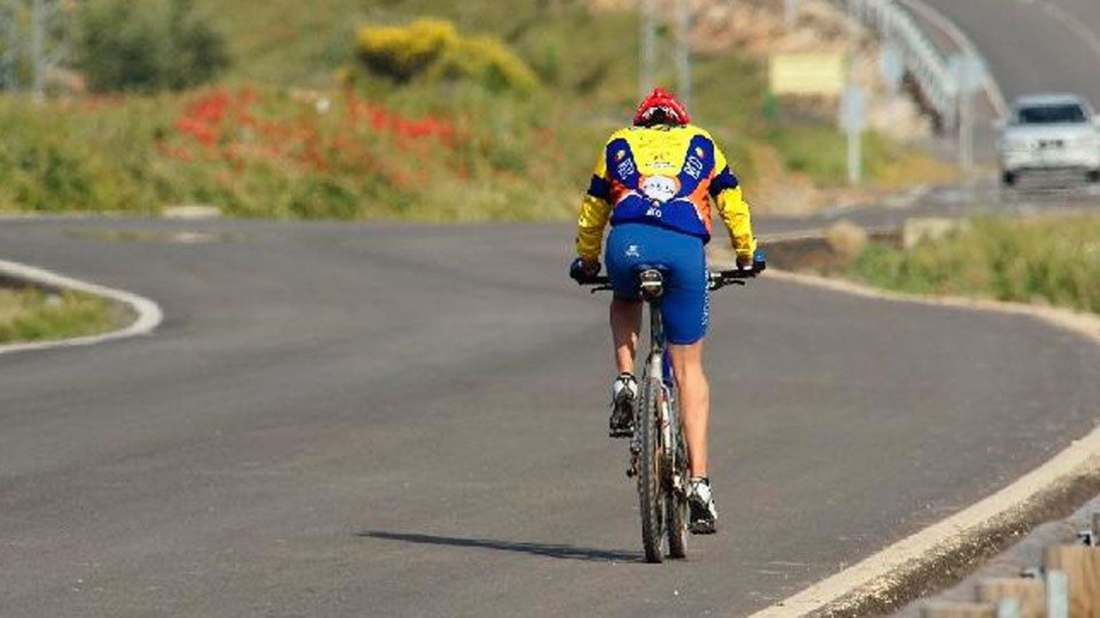 Campaña para prevenir los atropellos de ciclistas en la carretera