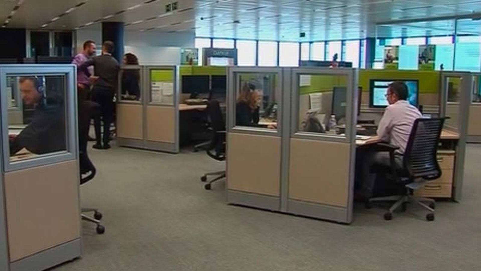 Clientes en una oficina bancaria