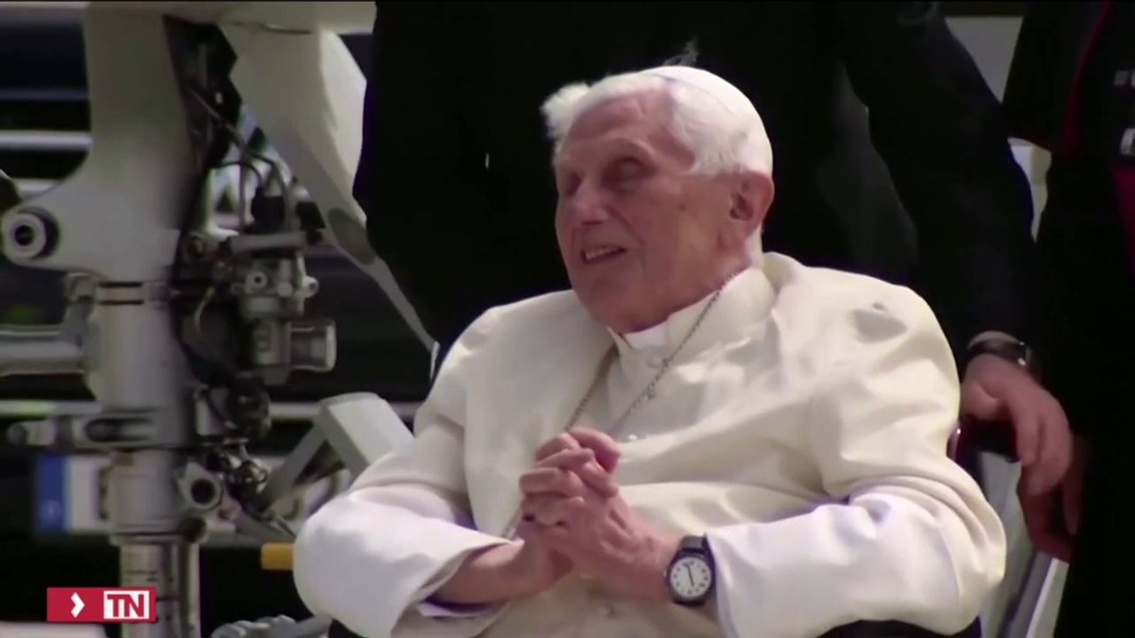 Benedicto XVI, grave pero estable