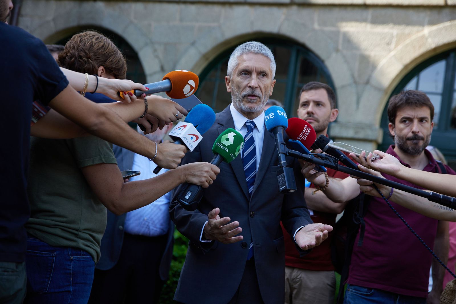 El sumario del caso de la repatriación de menores de Ceuta contradice la versión de Marlaska