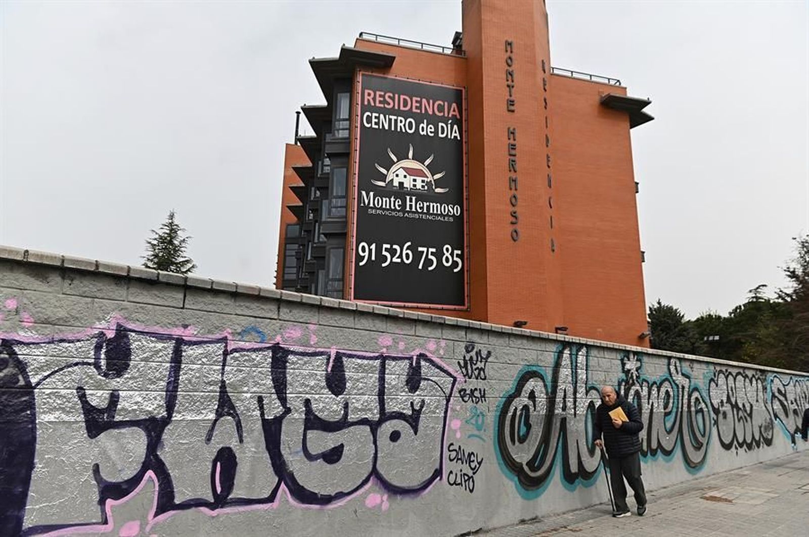 Los familiares denuncian a la residencia de Lucero donde han muerto 19 ancianos