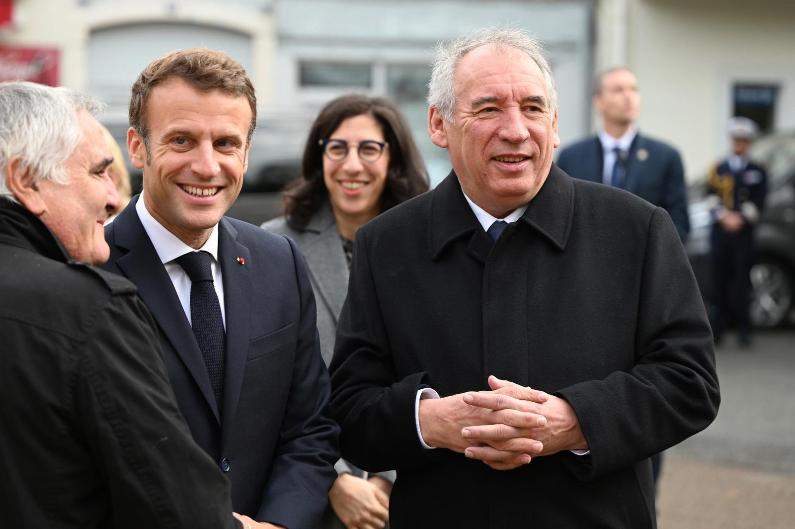 Emmanuel Macron junto a Francois Bayrou (derecha)