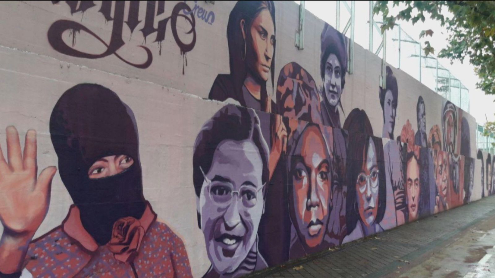Pedro Sánchez reprueba que Madrid repinte un mural feminista