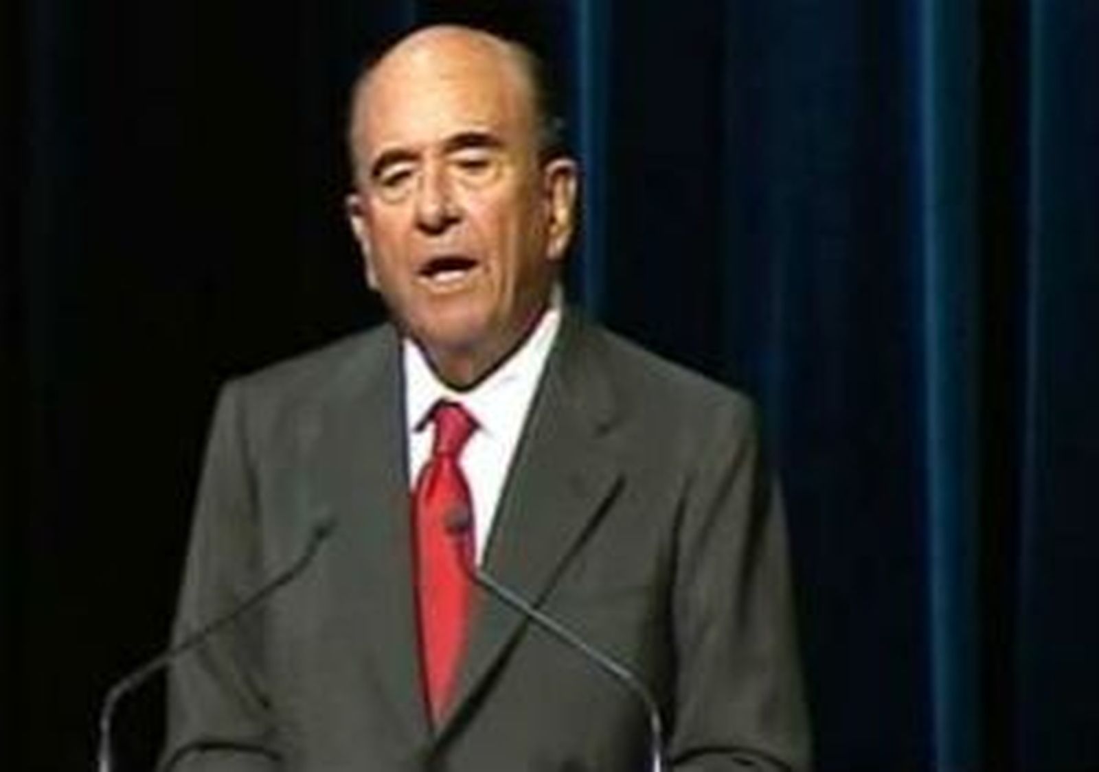 Botín pide que se "frene el tren" de la excesiva regulación bancaria