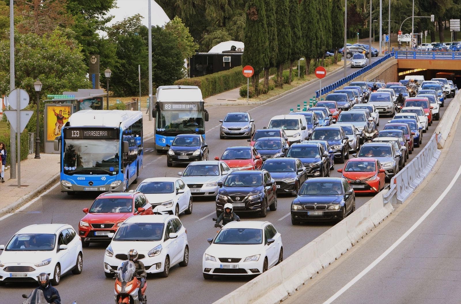 Atasco en la autovía A-6