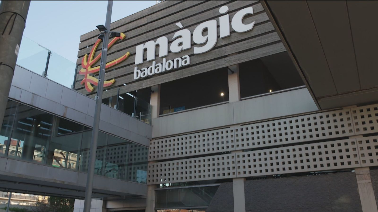 Un joven de 23 años detenido por una agresión sexual a un menor en el centro comercial Màgic de Badalona