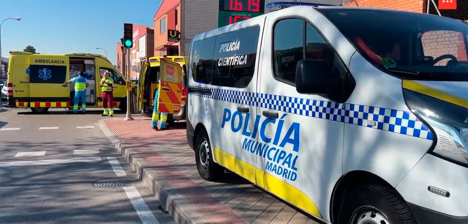 Un trabajador de 26 años herido grave al caer desde el tejado de una nave en Vallecas